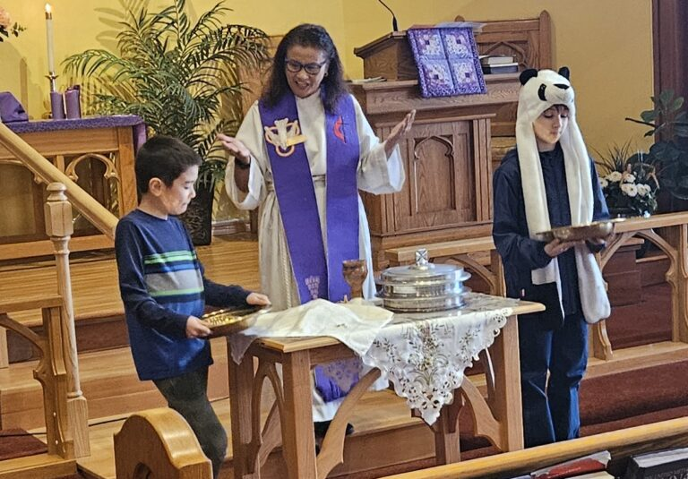 Pastor Lilia Malana leading worship with children at Cashmere United Methodist Church